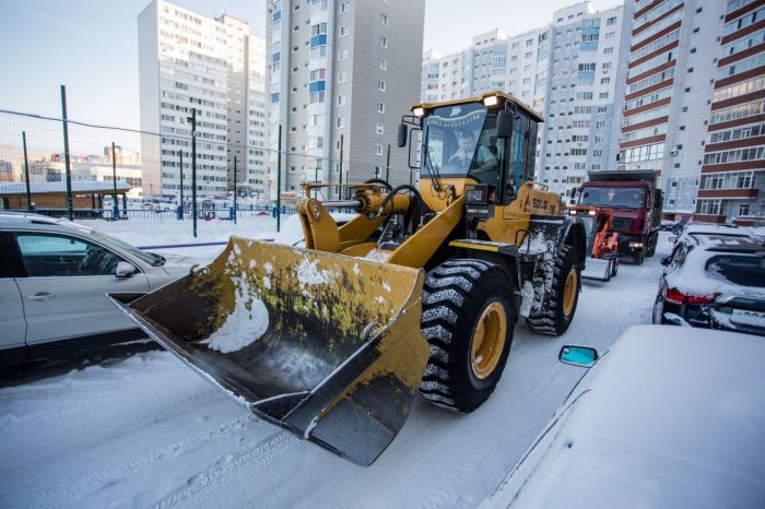 Сургутские чиновники проверяют, насколько качественно проходит уборка снега в городе