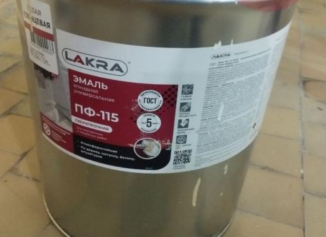 Красят или травят? Жители Сургута жалуются на токсичный запах в подъезде