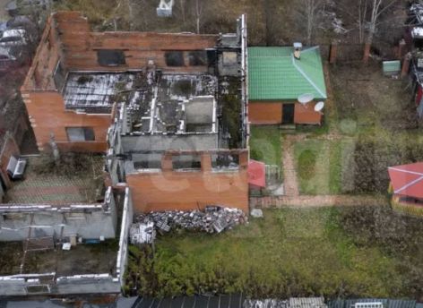 В Сургуте продают полностью сгоревший коттедж