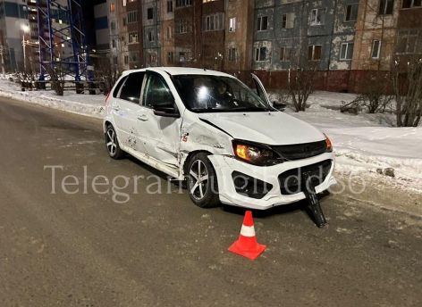 В Сургуте столкнулись два отечественных автомобиля