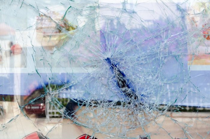​В ХМАО хулиганы расстреляли тротуар и попали под суд