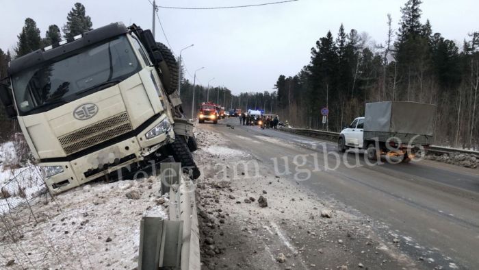 ​Два человека погибли в ДТП с грузовиком на трассе «Тюмень – Ханты-Мансийск»