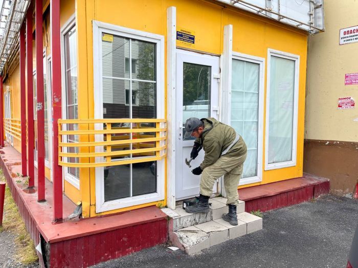 Киосков возле торговых центров в Сургуте не должно быть в принципе