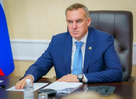 Руслан Кухарук в День волонтера посетил штаб Гуманитарного добровольческого корпуса