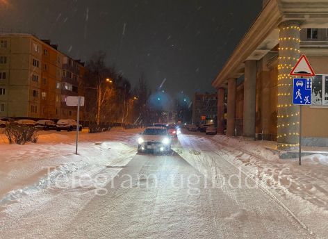 В Югре под колеса автомобилей попали два пешехода