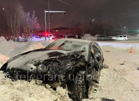 В ХМАО столкнулись две иномарки, есть пострадавшие