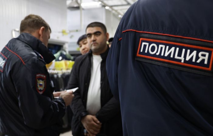 ​Расширение полномочий: МВД смогут выдворять иностранцев из России