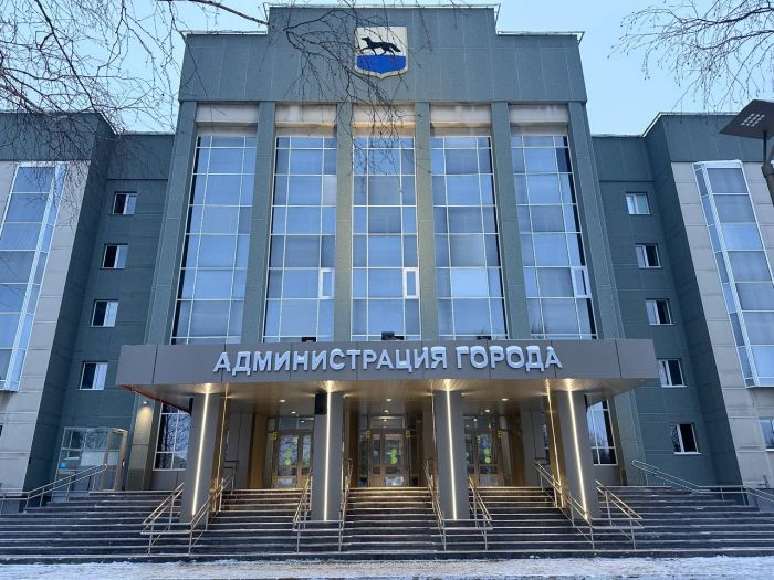 ​Центральный вход мэрии Сургута откроется 9 января