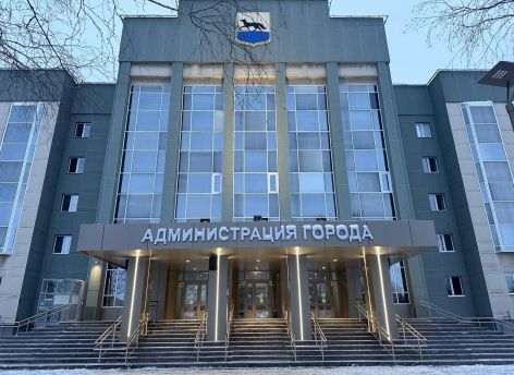 Центральный вход мэрии Сургута откроется 9 января