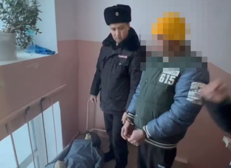 В Урае местный житель убил собутыльника и вынес его тело в подъезд