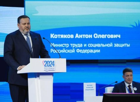 Минтруд: в страховом стаже россиян будут учитывать все отпуска по уходу за ребенком