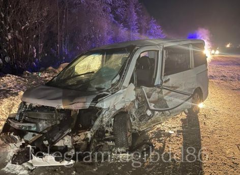 Есть пострадавшие: на трассе ХМАО водителя иномарки занесло на встречку
