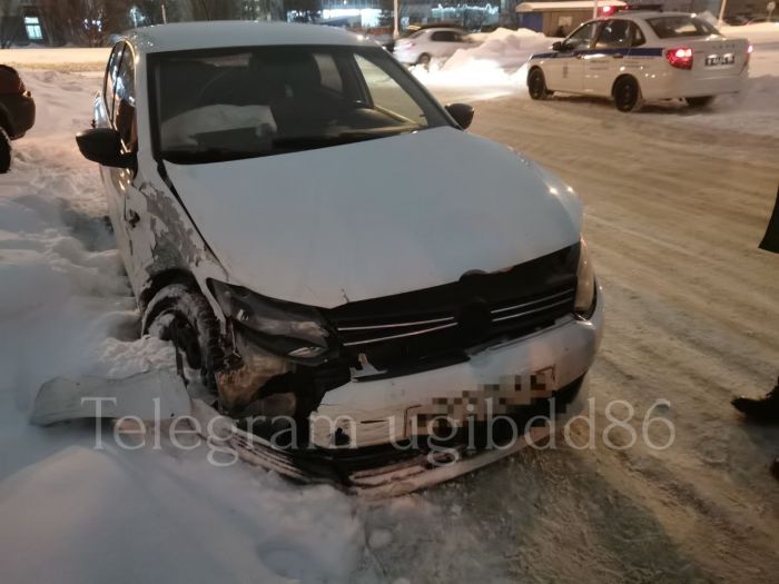 ​В Нижневартовске водитель Opel нарушила правила и спровоцировала ДТП