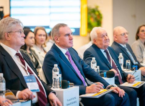 В Югре в восьмой раз проходит форум «Нефтяная столица». На этот раз в Сургуте