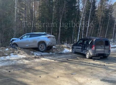 В ХМАО водитель неудачно развернулся и спровоцировал аварию