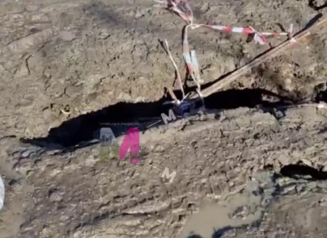 В Сургуте возле школы №12 провалился асфальт – горожане винят стройку спортобъекта