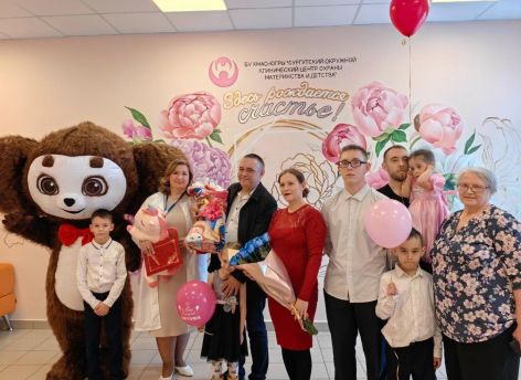 Пять сыновей и три дочери: сургутянка стала мамой в восьмой раз