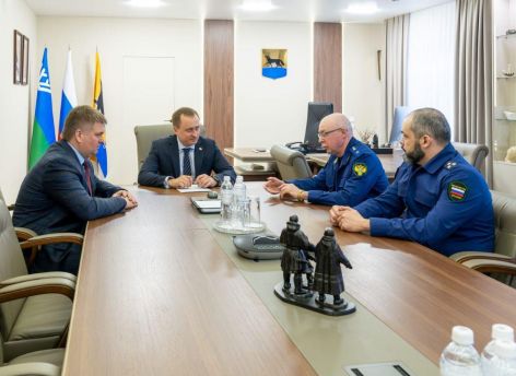 В Сургуте прошла рабочая встреча с новым прокурором: в центре внимания − проблемы, о которых говорят жители