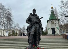 Сургут украсил новый монумент к 80-летию Победы