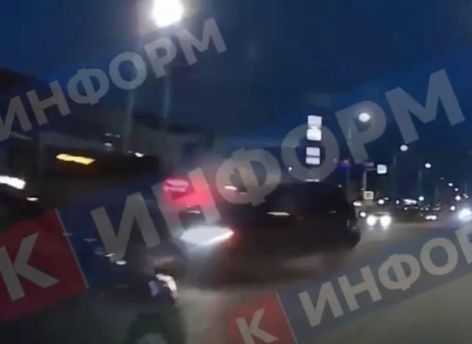 В Сургуте произошла авария с участием трех автомобилей