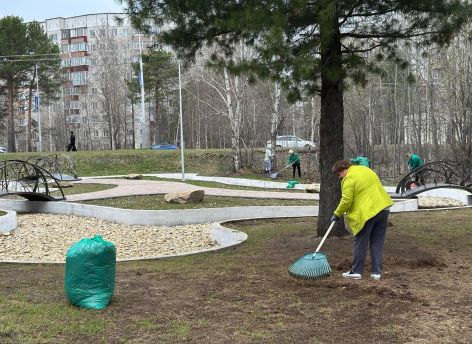 Сургутяне вышли на субботник «Зеленая Весна – 2025» и собрали 160 тонн мусора