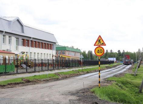 В Тюменской области приводят в порядок дороги, ведущие к социальным объектам