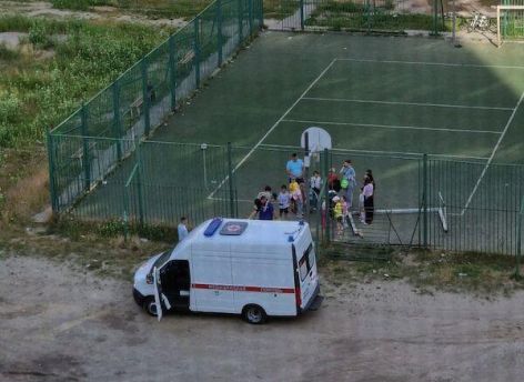 В Мегионе на восьмилетнего ребенка упали футбольные ворота