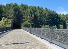 В Сургуте завершили ремонт одного из мостов, ведущих в парк «За Саймой»