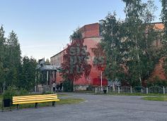 Подростки снова облюбовали «Аврору» в Сургуте, несмотря на обещания властей снести здание