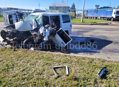 ​Водитель «УАЗ» протаранил два авто в Нижневартовске ‒ трое в больнице