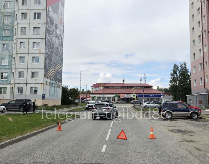 В Мегионе школьница попала под машину, перебегая дорогу в неположенном месте