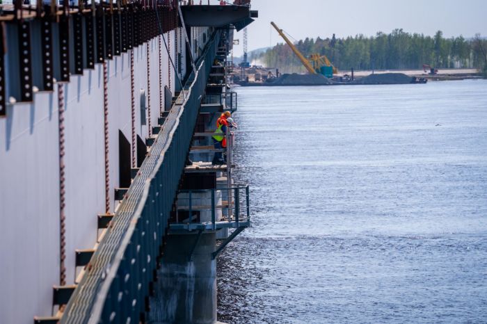 Строительство второго моста через Обь в районе Сургута близится к завершению