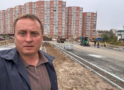 Максим Слепов рассказал сургутянам о ходе ремонтов на нескольких участках дорог в Сургуте