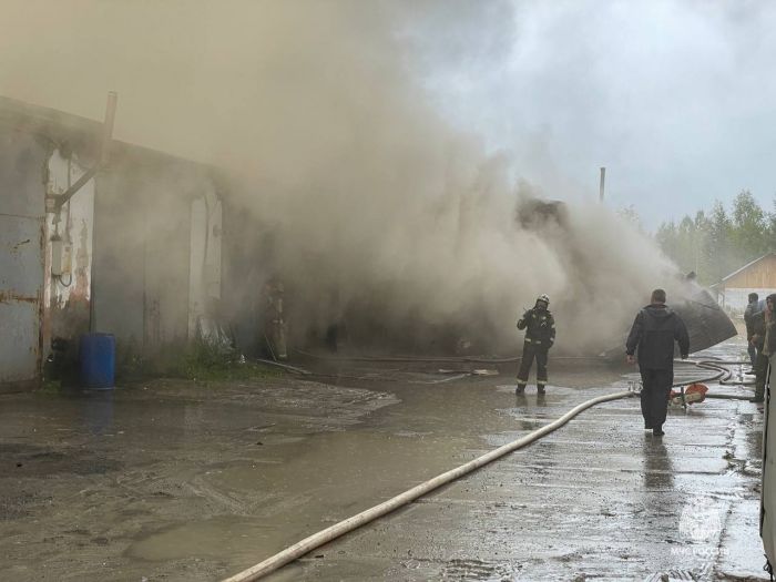 ​В Нягани сгорели восемь гаражей на улице Речной