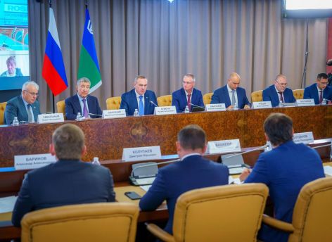 Нефтяники Югры собрались в Ханты-Мансийске на большое совещание в преддверии профессионального праздника