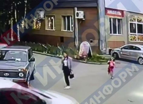 В Сургуте женщина сбила пятилетнюю девочку на глаза матери. Ребенок получил тяжелые травмы