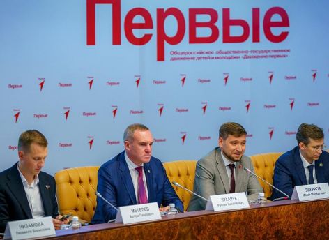 Руслан Кухарук провел встречу с окружным и федеральным руководством «Движения первых»