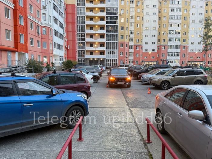 В Югре за день сбили двух детей. Один мальчик выбежал из машины, второй − ехал на велосипеде