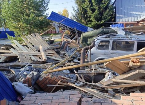 В Югорске из-за воспламенения газа рухнул гараж ‒ хозяин отделался испугом