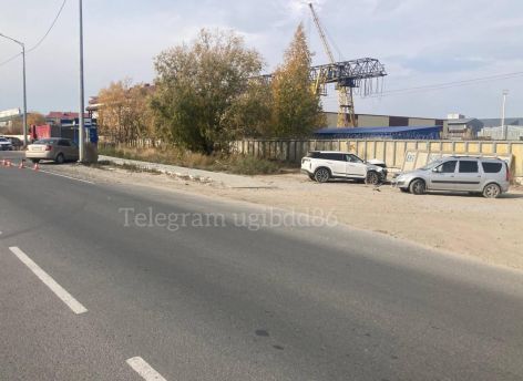 В Нижневартовске водитель «Chevrolet» не уступил дорогу и спровоцировал массовое ДТП