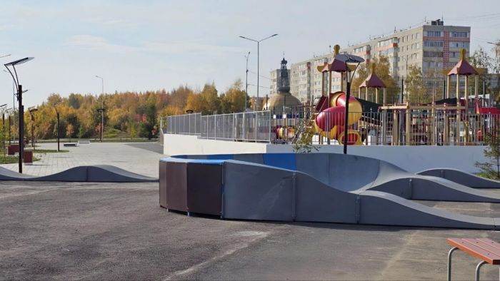 ​В Мегионе открыли современный скейт-парк с видом на Мегу