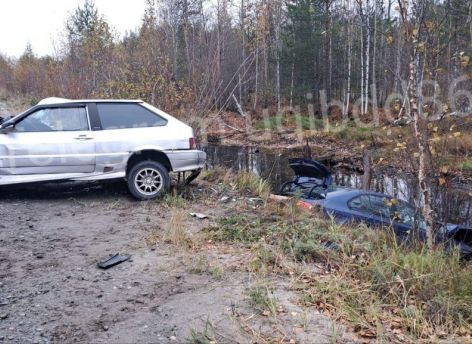 На трассе под Сургутом столкнулись три автомобиля: пострадал водитель легковушки