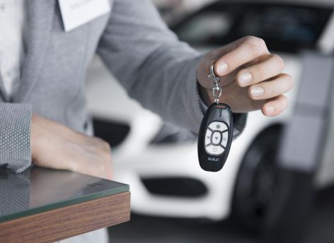 На Lada Granta – восемь зарплат, на Toyota Camry – более 30: эксперты подсчитали, сколько придется копить на популярные авто в Югре