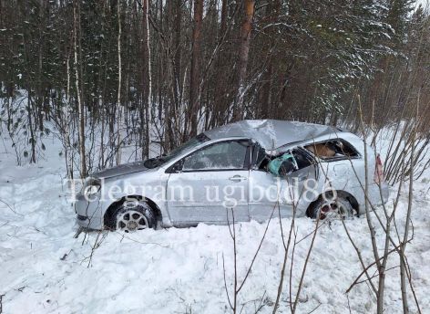 На трассе Сургут – Нижневартовск опрокинулась Toyota: пострадали два человека