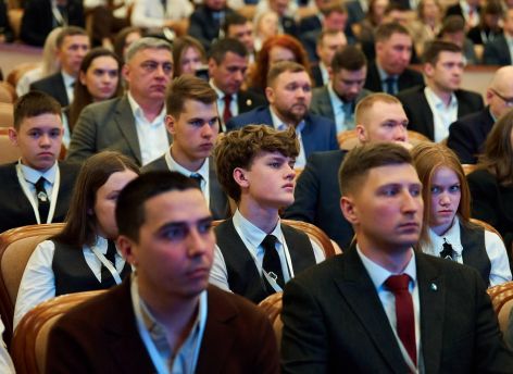Более 8 тысяч старшеклассников Югры учатся в корпоративных классах нефтегазовых компаний — Руслан Кухарук