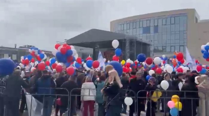 ​В Сургуте отметили Первомай на площади Советов, пока Центральная площадь пустовала