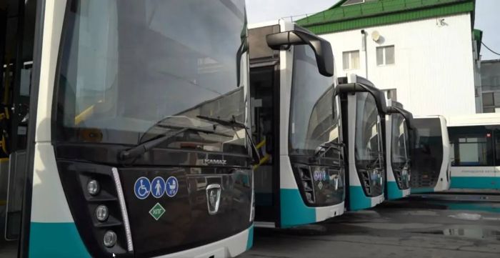 Новые автобусы начали работать на самых загруженных маршрутах Сургута