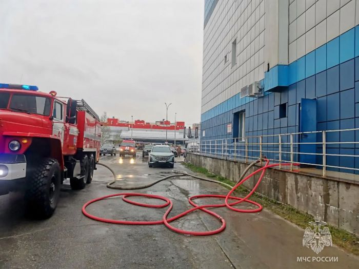 В Сургуте загорелся банный комплекс «Аквамарин»