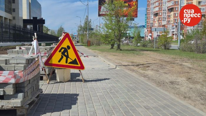 ​Тротуар раскопали, рабочие исчезли: сургутянка пожаловалась на затянувшийся ремонт возле остановки «Россети»
