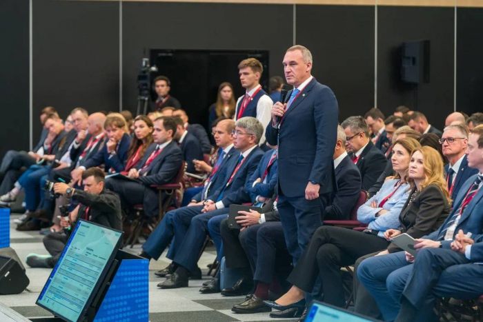 Делегация Югры во главе с Русланом Кухаруком отправилась на Петербургский международный экономический форум